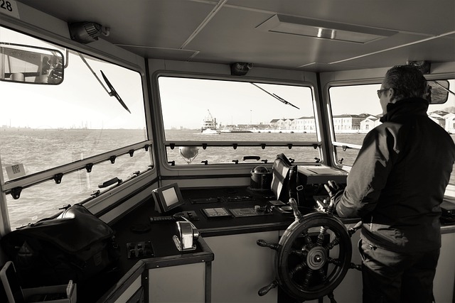 captain 2408590 640